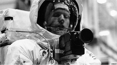 Vĩnh biệt Neil Armstrong - người đầu tiên lên mặt trăng