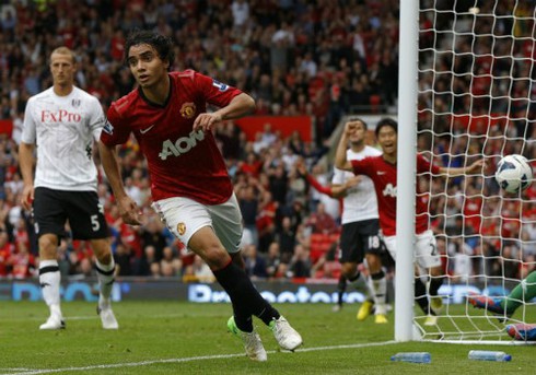 Van Persie và Kagawa giúp MU ngược dòng 3-2 trước Fulham