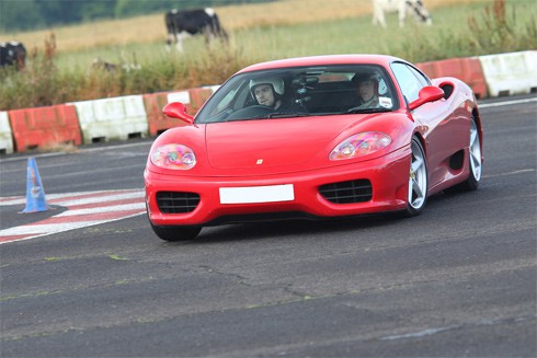 Hướng dẫn lái xe Ferrari - nghề ‘độc’ lương cao tại Mỹ