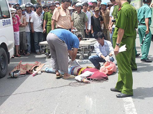 Mang máu lạnh, gan sắt làm nghề nhặt xác