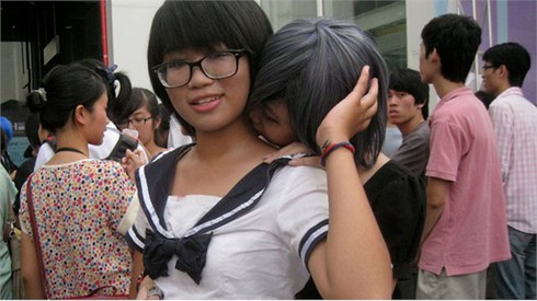 Tóc xanh, tóc đỏ uốn éo tại Carnival Hà Nội