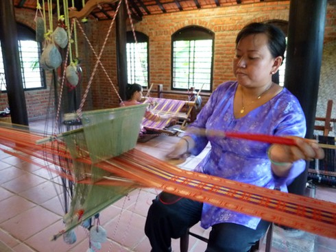 Những cây dâu Chăm hàng trăm tuổi ở `Làng lụa` Quảng Nam