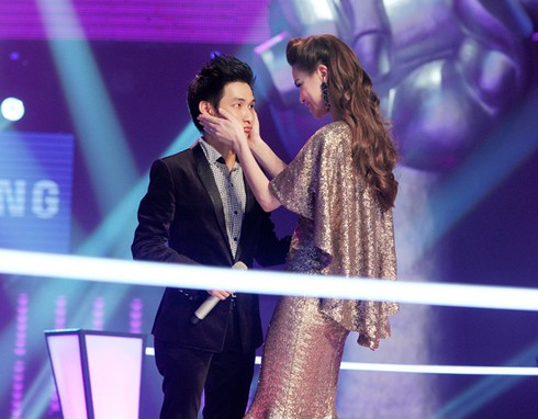 Chọn 'chân ngắn', Hà Hồ quyết định bỏ Quốc Cường