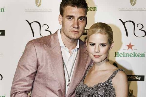 Lộ ảnh giường chiếu, sao Arsenal bị tống tiền