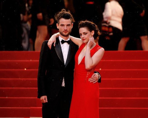 Kristen nhờ cậy bạn thân Robert làm lành