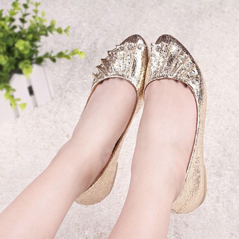 Nổi bật cùng giày ánh kim lấp lánh