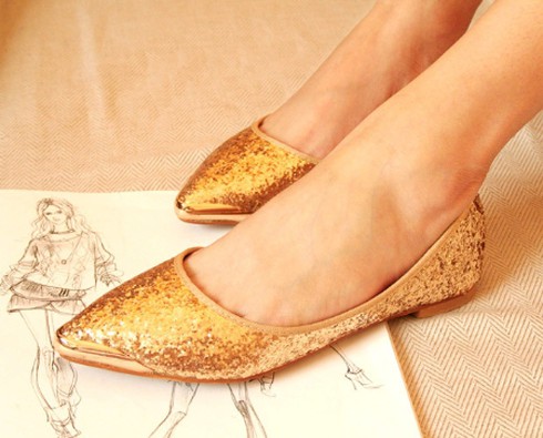 Nổi bật cùng giày ánh kim lấp lánh