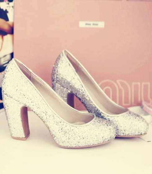 Nổi bật cùng giày ánh kim lấp lánh