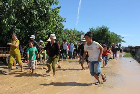 Xem dân Quảng Ngãi ứng phó sóng thần 'giả'