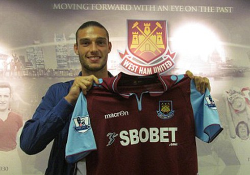 Liverpool tống ‘nỗi thất vọng’ Carroll cho West Ham mượn