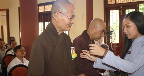 Hàng ngàn người dự Lễ cài hoa hồng nhớ mẹ