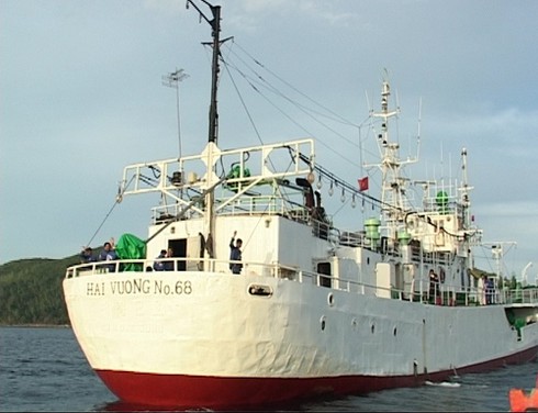 “Tàu mẹ - tàu con” ra quân bám biển Trường Sa, Hoàng Sa