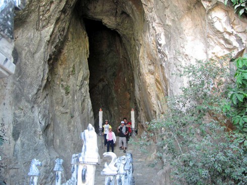 Rằm tháng Bảy xuống thăm động âm phủ ở Ngũ Hành Sơn