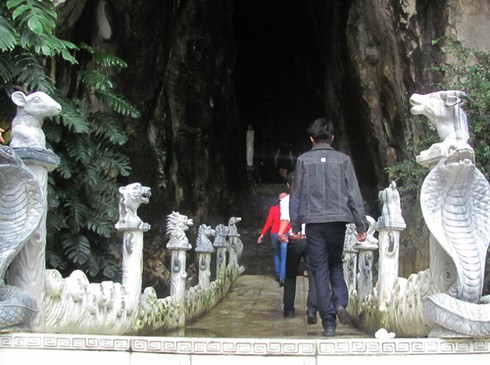 Rằm tháng Bảy xuống thăm động âm phủ ở Ngũ Hành Sơn