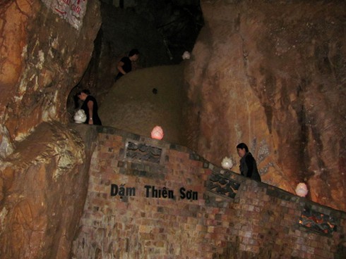 Rằm tháng Bảy xuống thăm động âm phủ ở Ngũ Hành Sơn
