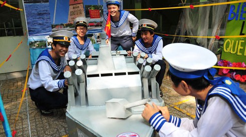 Biển đảo trong lòng sinh viên, học sinh