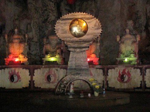 Rằm tháng Bảy xuống thăm động âm phủ ở Ngũ Hành Sơn