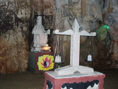 Rằm tháng Bảy xuống thăm động âm phủ ở Ngũ Hành Sơn