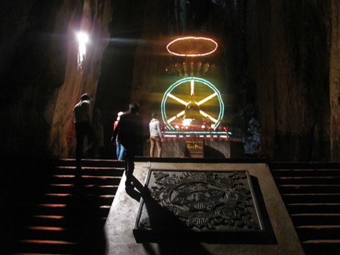 Rằm tháng Bảy xuống thăm động âm phủ ở Ngũ Hành Sơn