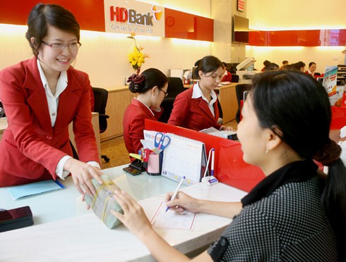 Nhà băng ồ ạt cho vay `hòa vốn`