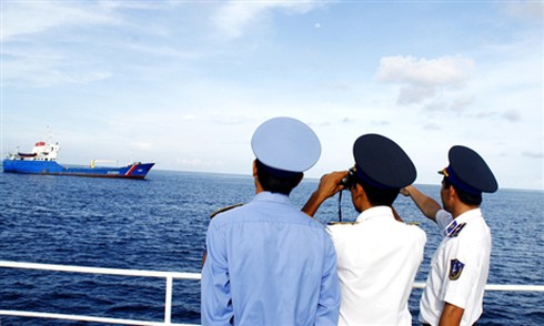Cảnh sát biển bảo vệ chủ quyền và ngư dân