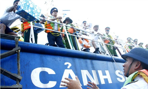 Cảnh sát biển bảo vệ chủ quyền và ngư dân