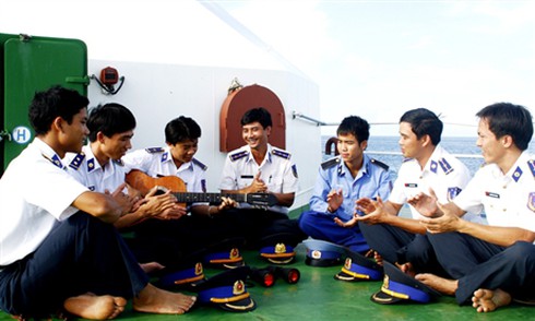 Cảnh sát biển bảo vệ chủ quyền và ngư dân