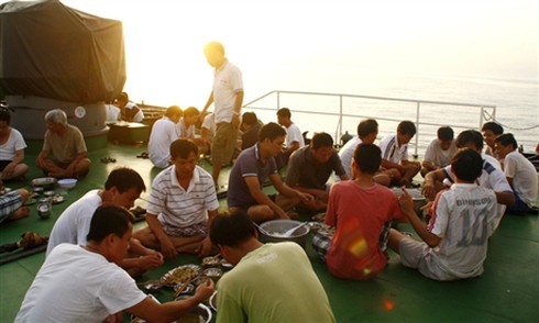 Cảnh sát biển bảo vệ chủ quyền và ngư dân