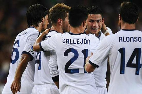 Ronaldo lập cú đúp giúp Real Madrid có chiến thắng đầu tiên