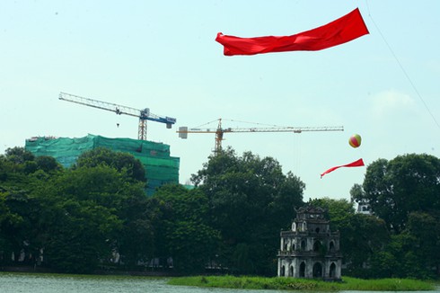 Nhà cao tầng phá cảnh quan hồ Gươm