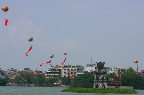 Nhà cao tầng phá cảnh quan hồ Gươm