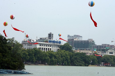 Nhà cao tầng phá cảnh quan hồ Gươm