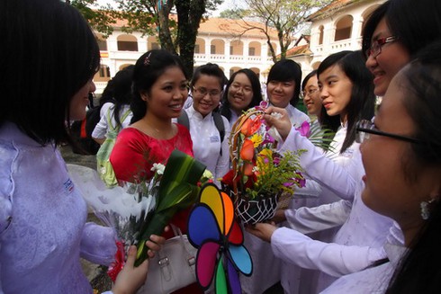 Rạng ngời nụ cười trẻ thơ ngày khai trường