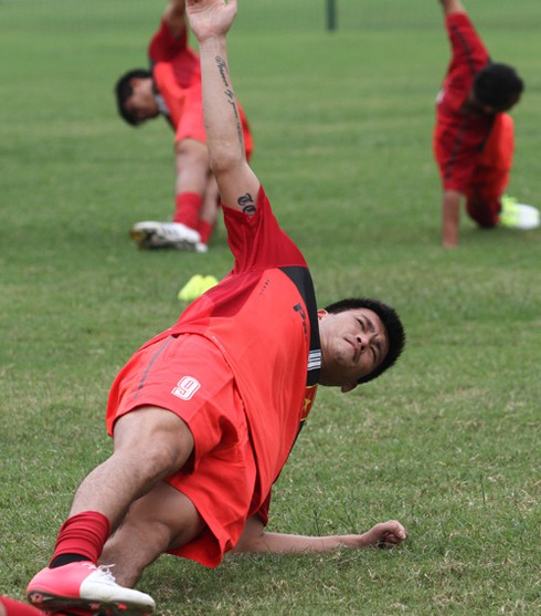 ĐT Việt Nam thực hiện các bài tập lạ cùng HLV ngoại