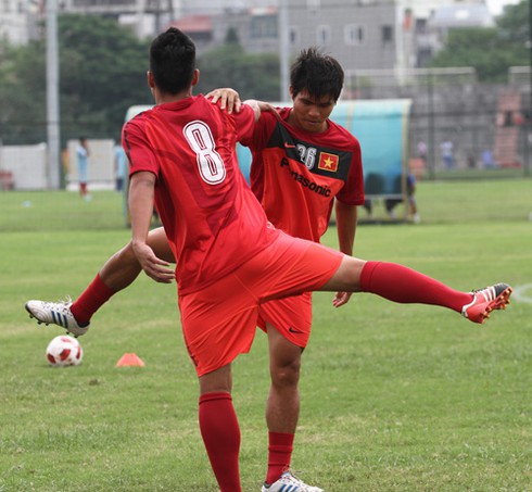 ĐT Việt Nam thực hiện các bài tập lạ cùng HLV ngoại