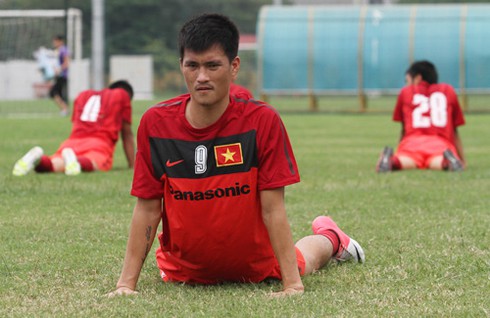 ĐT Việt Nam thực hiện các bài tập lạ cùng HLV ngoại