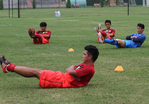 ĐT Việt Nam thực hiện các bài tập lạ cùng HLV ngoại