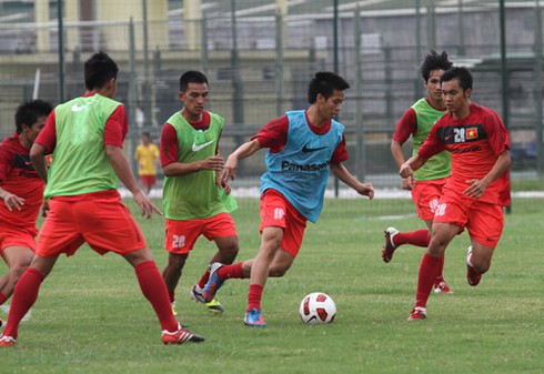 ĐT Việt Nam thực hiện các bài tập lạ cùng HLV ngoại