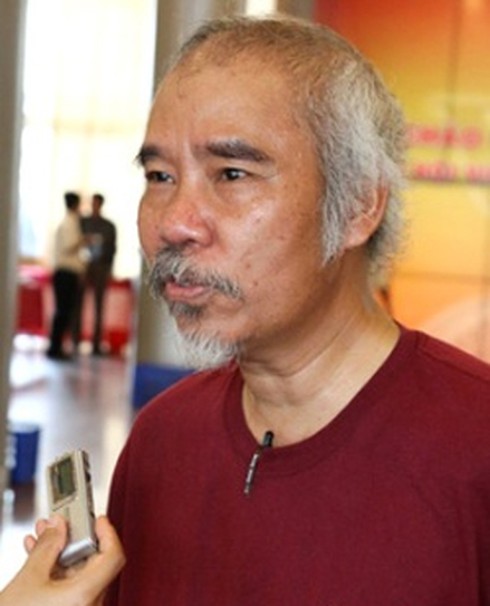 'Hà Nội tuyết rơi, lá đỏ khác nào đám teen nhuộm tóc xanh, đỏ?'