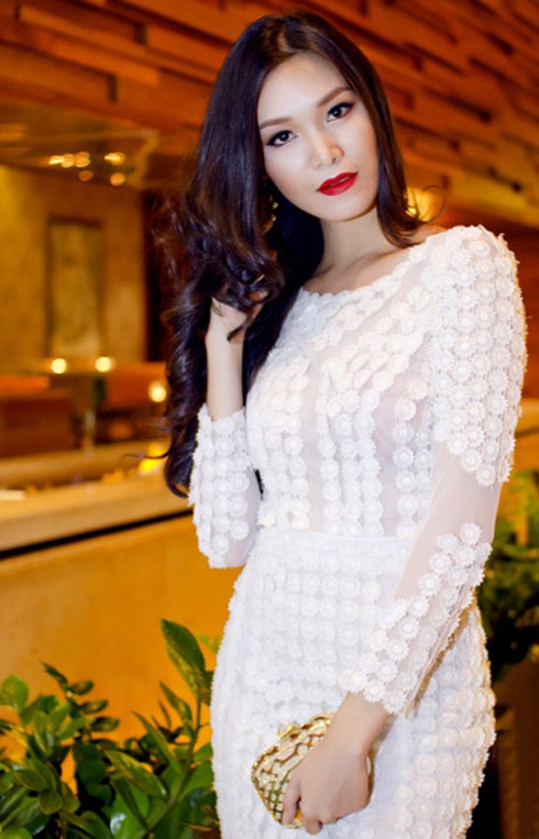 4 kiểu tóc đẹp mê mẩn của Hoa hậu