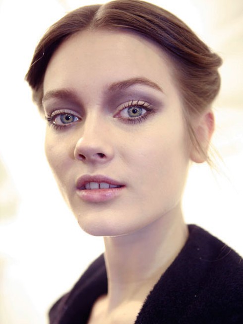 Đẹp dịu dàng với mắt khói ban ngày