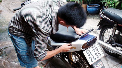 Cảnh sát giao thông giải cứu xe đua trái phép