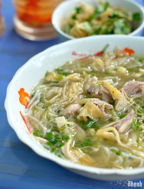 Buổi sáng đi ăn nộm chân gà, chân ngan