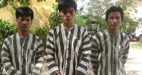 Thừa Thiên - Huế: Đánh người dã man, 3 côn đồ bị khởi tố bắt tạm giam