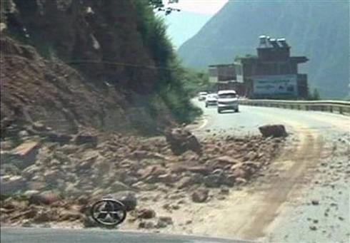 Hình ảnh đổ nát sau động đất ở Trung Quốc