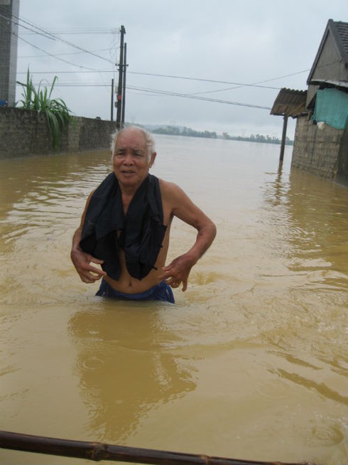 Nghệ An: 13 người thương vong vì lũ, nước sông tiếp tục lên