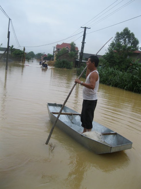 Nghệ An: 13 người thương vong vì lũ, nước sông tiếp tục lên