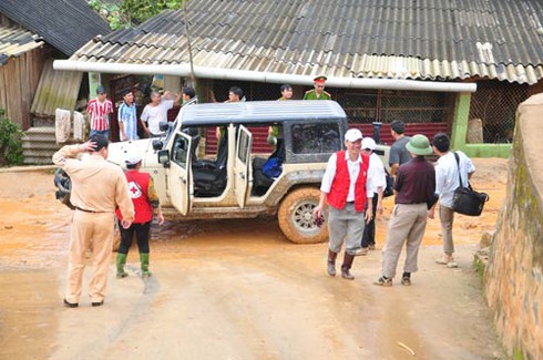 Cận cảnh cuộc tìm kiếm nạn nhân vụ sạt lở Yên Bái