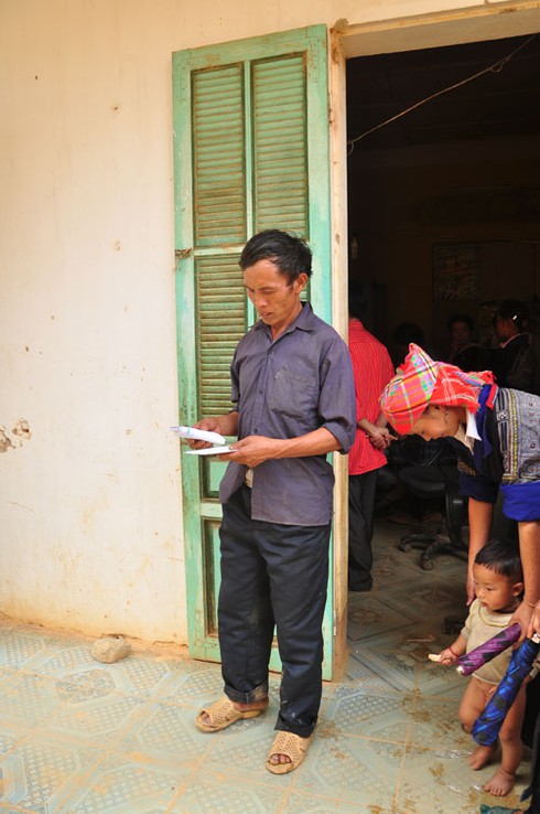 Vợ con khắc khoải chờ tìm thi thể người cuối cùng