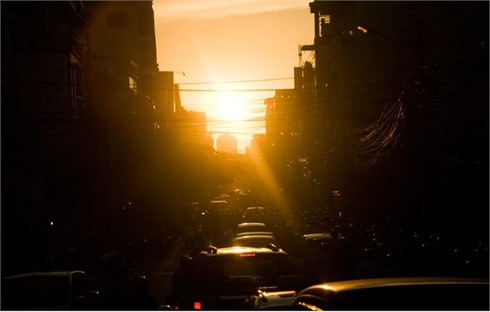 Chiêm ngưỡng hình ảnh hoàng hôn đẹp rực rỡ Hà Nội